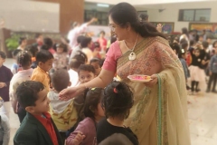 holi-4