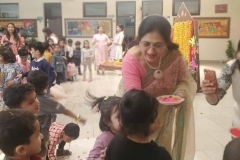 holi-5